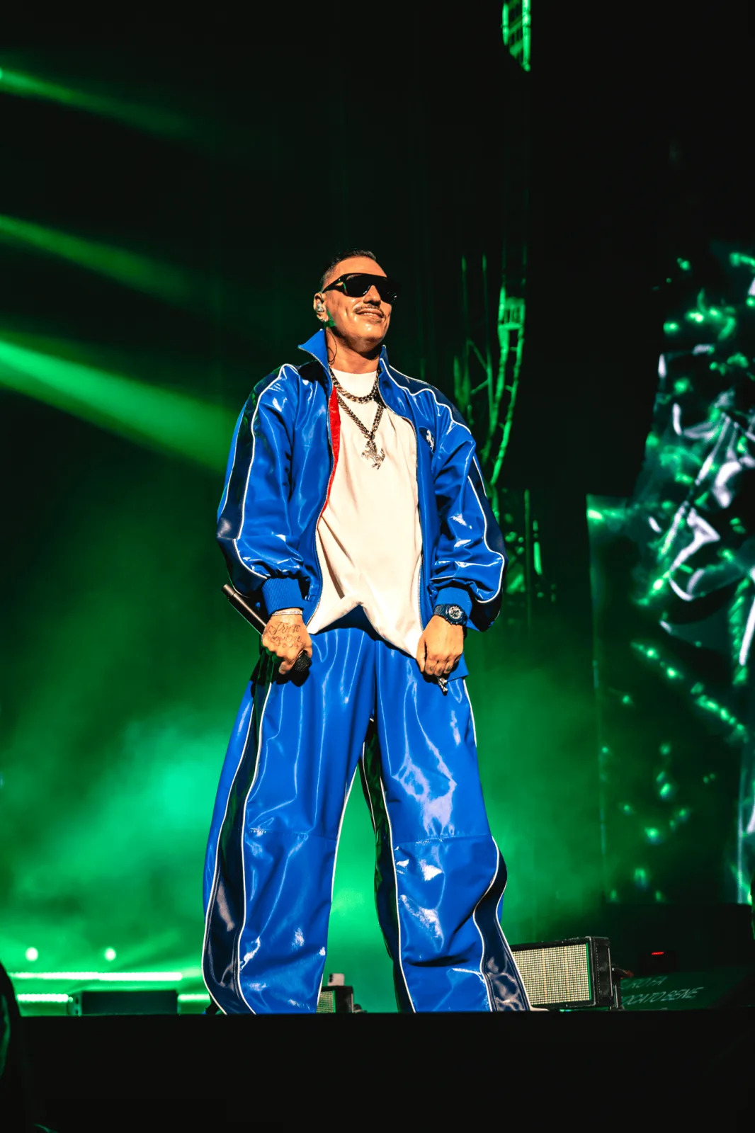Marracash sul palco durante il concerto — fotografia di Aurora Merenda